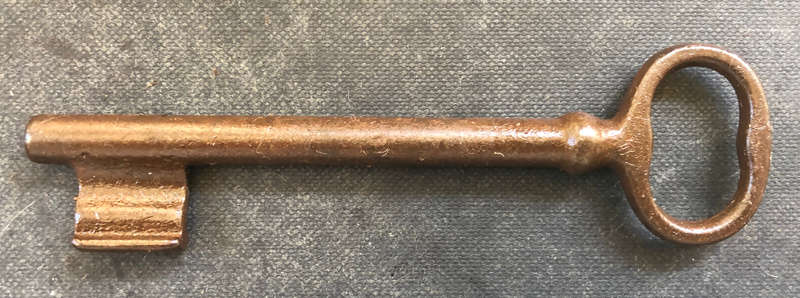 KEY LARGE GEORGIAN WIRE BOW CIRCA 1800'S SOLID CAST IRON