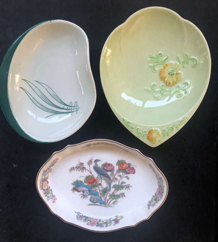 WEDGWOOD BONE CHINA KUTANI CRANE AND TWO CARLTON WARE BUTTER DISHES ONE HAND PAINTED mCOLLECTION