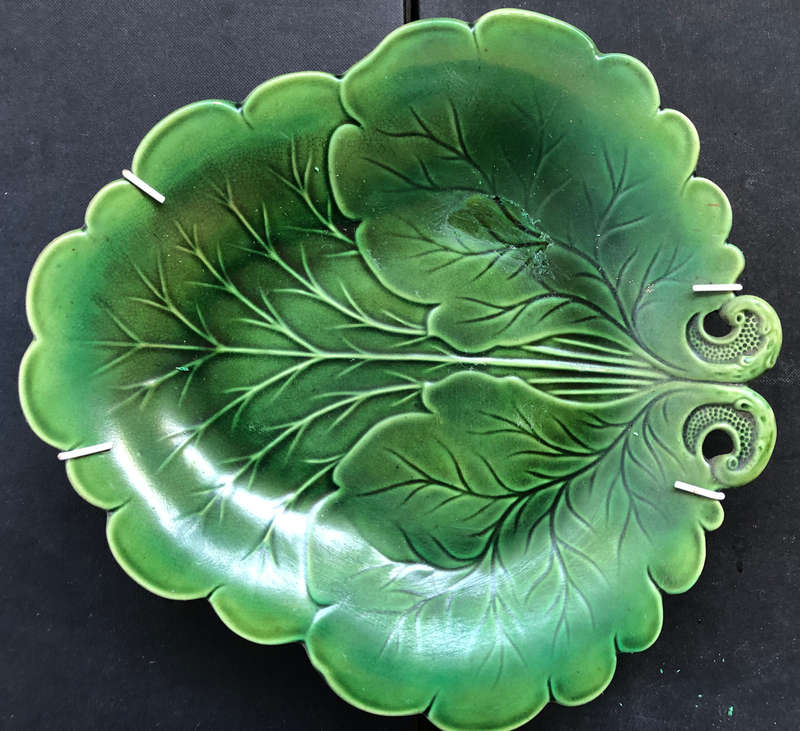 MAJOLICA GREEN GRAPE LEAF PLATE