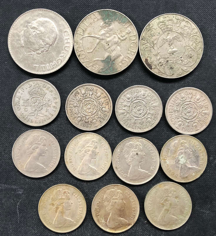 1965 CHURCHILL CROWN, 2 x 1977 QUEENS JUBILEE CROWNS, 4 x 1949 - 1962 2 SHILLINGS & 7 x 10 NEW PENCE