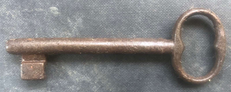 KEY GEORGIAN WIRE BOW CIRCA 1800'S SOLID CAST IRON