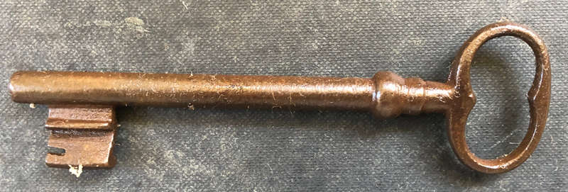KEY LARGE GEORGIAN WIRE BOW CIRCA 1800'S SOLID CAST IRON