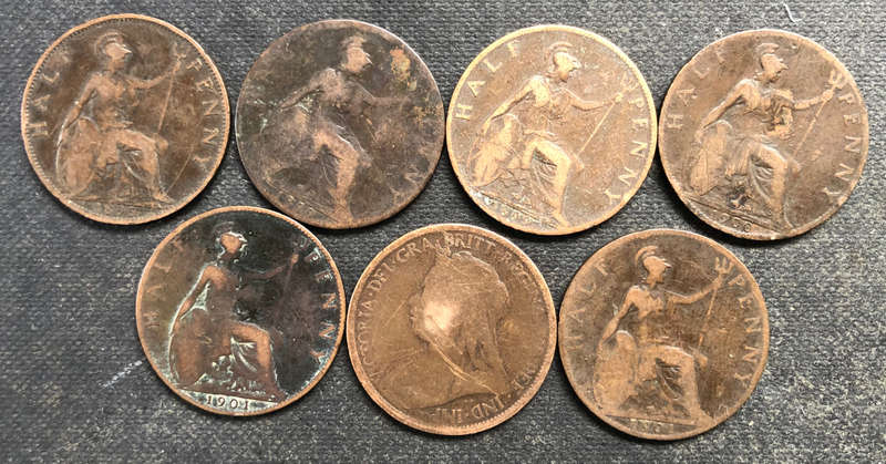 HALF PENNY 1895, 1899 x 2, 1900 AND 1901 x 3 BRITAIN VEILED QUEEN VICTORIA COLLECTION OF SEVEN