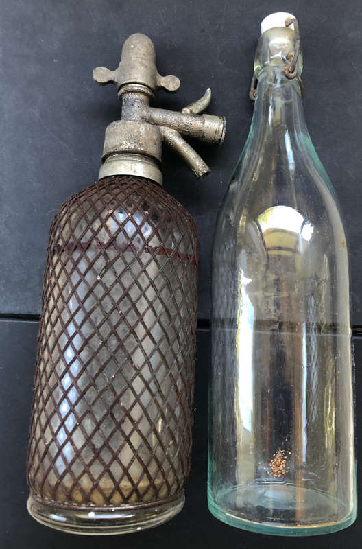 SODA SYPHON 4103 GLASS WITH TYPICAL MESH SURROUND AND GLASS BOTTLE WITH CERAMIC SWING TOP