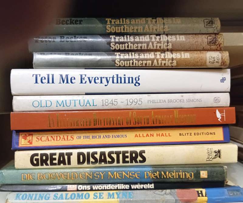 Large Format Non Fiction Books   ---  Groot 3