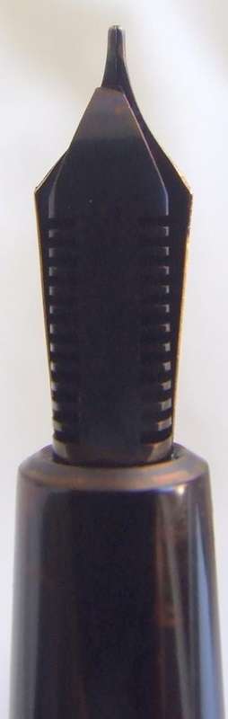 Vintage black made in England PARKER DUOFOLD in good and working condition, 14ct nib.
