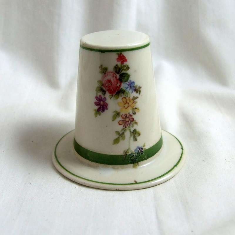 Unusual vintage decorated ceramic Welsh Hat Crested Ware.