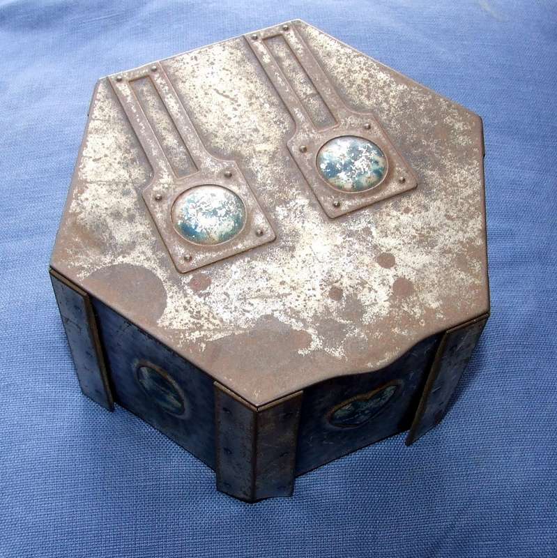 Rare Arts & Crafts Liberty style WESTMINSTER CIGARETTES tin by George Bassett & Co.