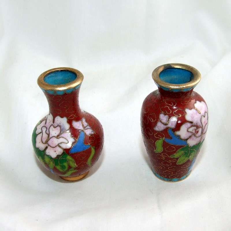 Two beautiful vintage brass and enamel cloisonne miniature vases in great condition