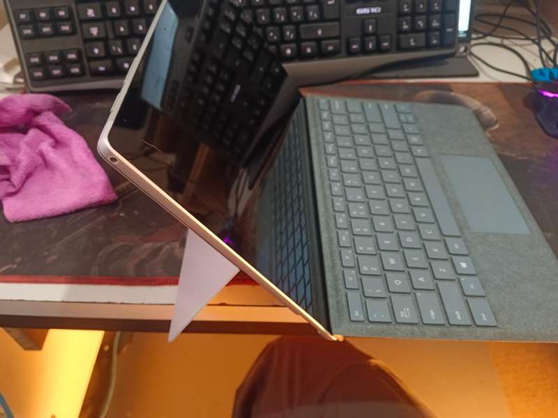 Microsoft surface Pro 7 - i7, 512GB , 16GB Ram with extras