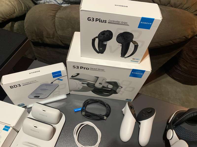 Quest 3 128GB Bundle  Like New + Premium Unused Accessories