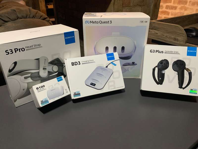 Quest 3 128GB Bundle  Like New + Premium Unused Accessories