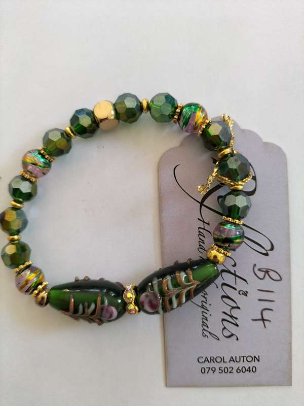 Green and gold crystal bracelet. B114