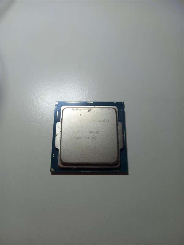 Intel pentium G4 400 3.30Ghz + Fan & Heatsink
