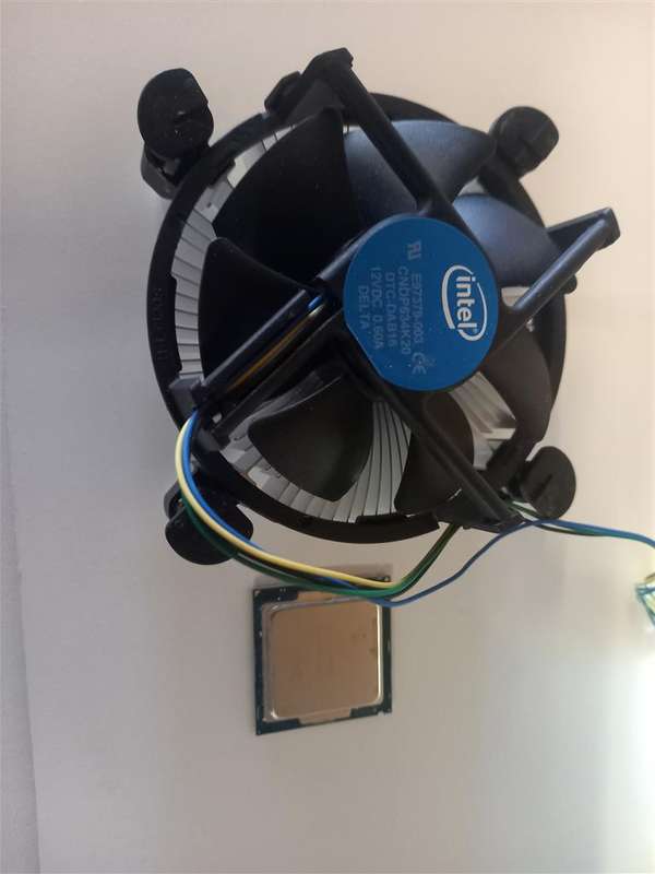 Intel pentium G4 400 3.30Ghz + Fan & Heatsink