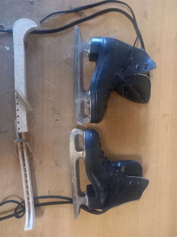 Vintage SLM Canadian Kids Figure skates (Kids size 7)