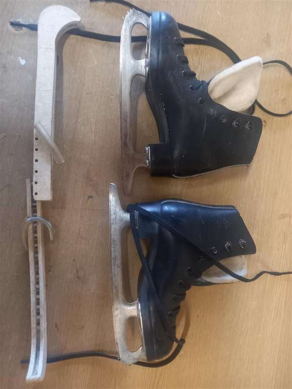 Vintage SLM Canadian Kids Figure skates (Kids size 7)