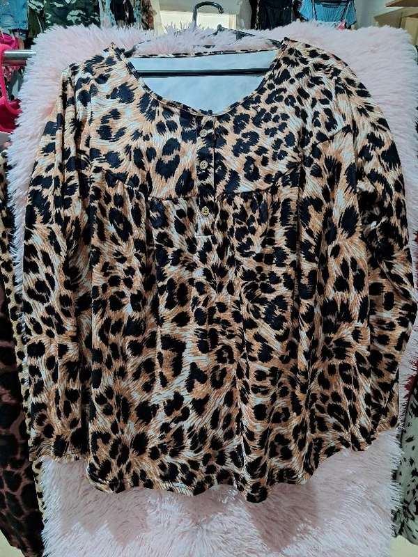 Stunning long sleeve Top:  2XL
