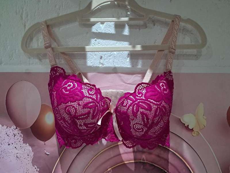 Bra:  36B
