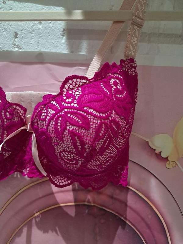 Bra:  36B