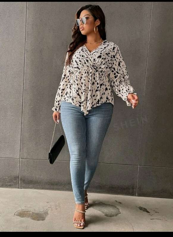 Stunning  Top:  1XL