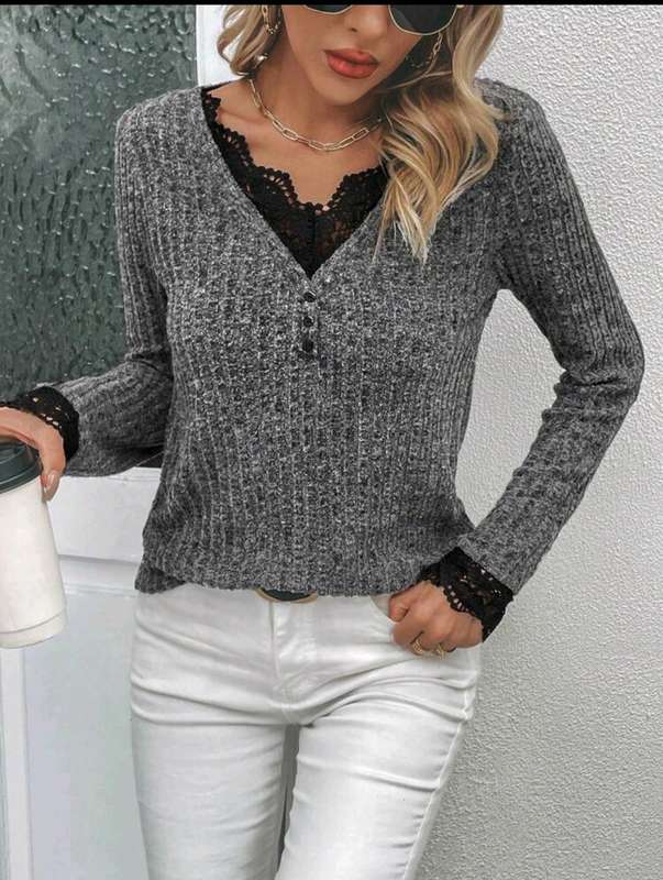 Stunning long sleeve Top:  XL