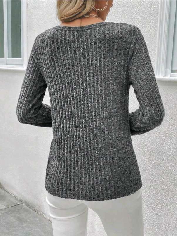 Stunning long sleeve Top:  XL
