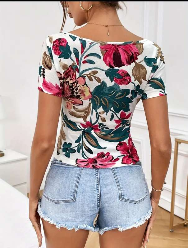 Stunning Top:  Large