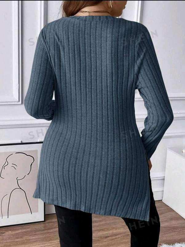 Stunning long sleeve Top:  XL