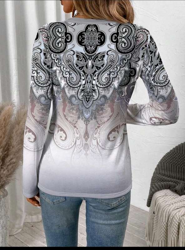 Stunning Long sleeve  Top: Large