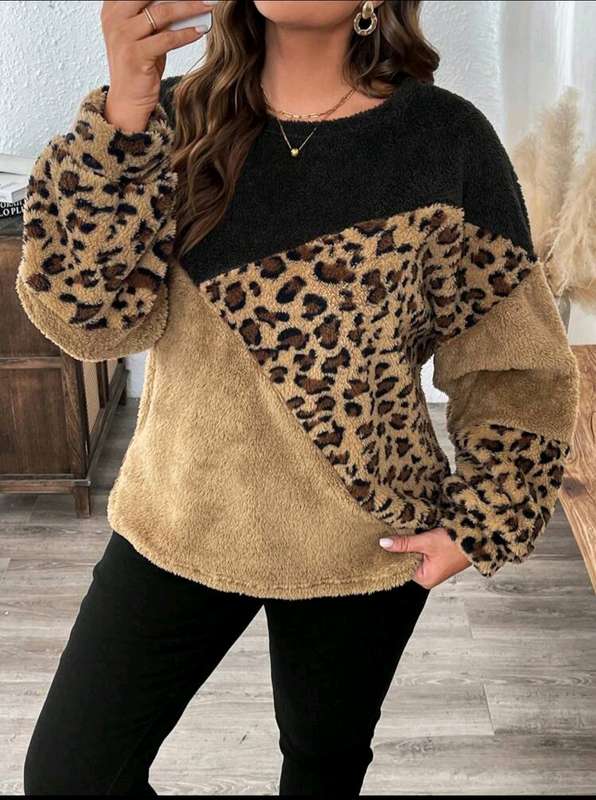 Stunning  Sweatshirt:  2XL