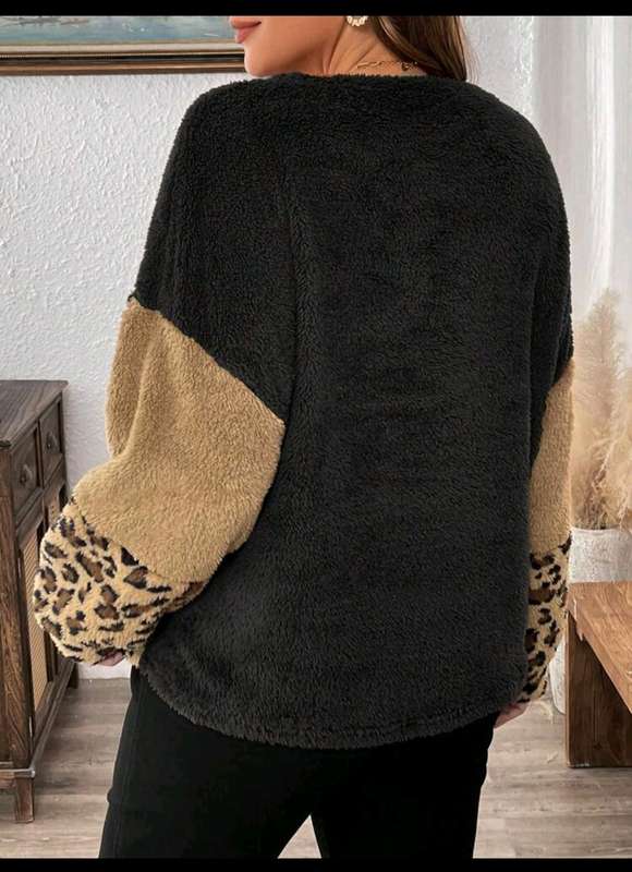 Stunning  Sweatshirt:  2XL