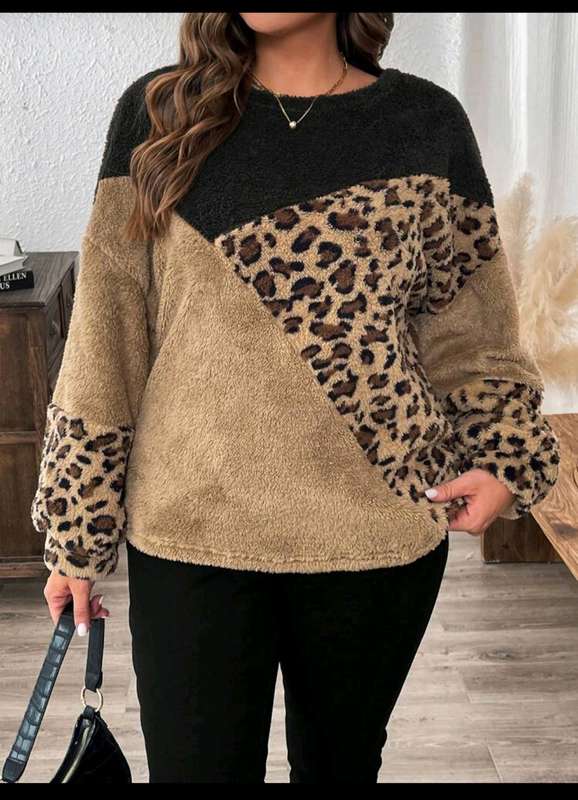Stunning  Sweatshirt:  2XL