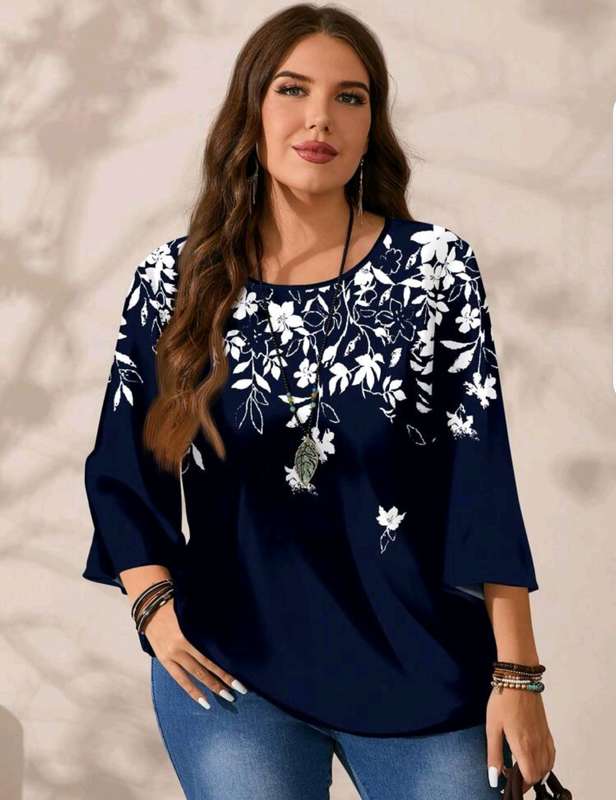Stunning  Top:  5XL