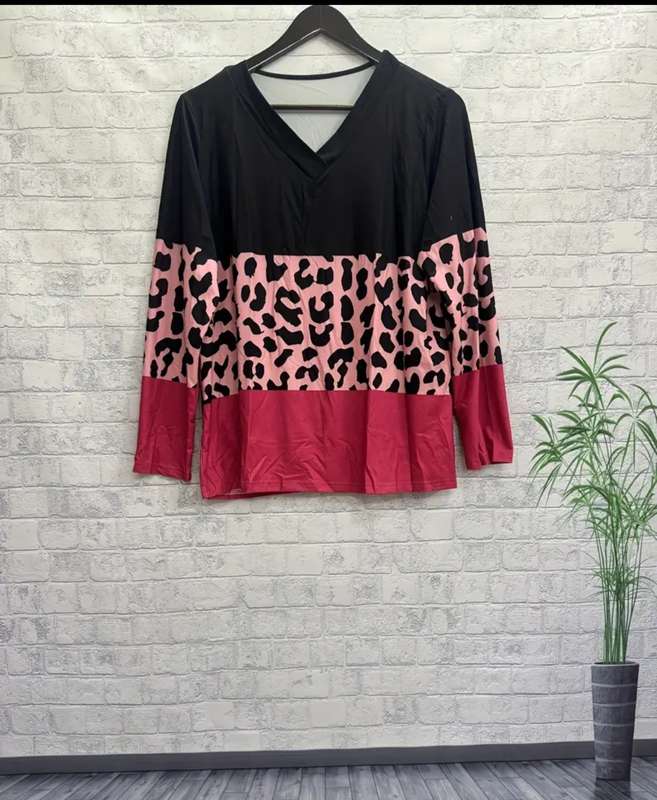 Stunning  Top:  5XL