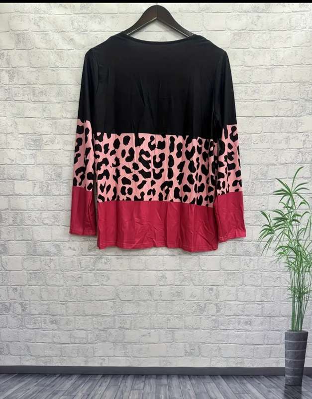 Stunning  Top:  5XL