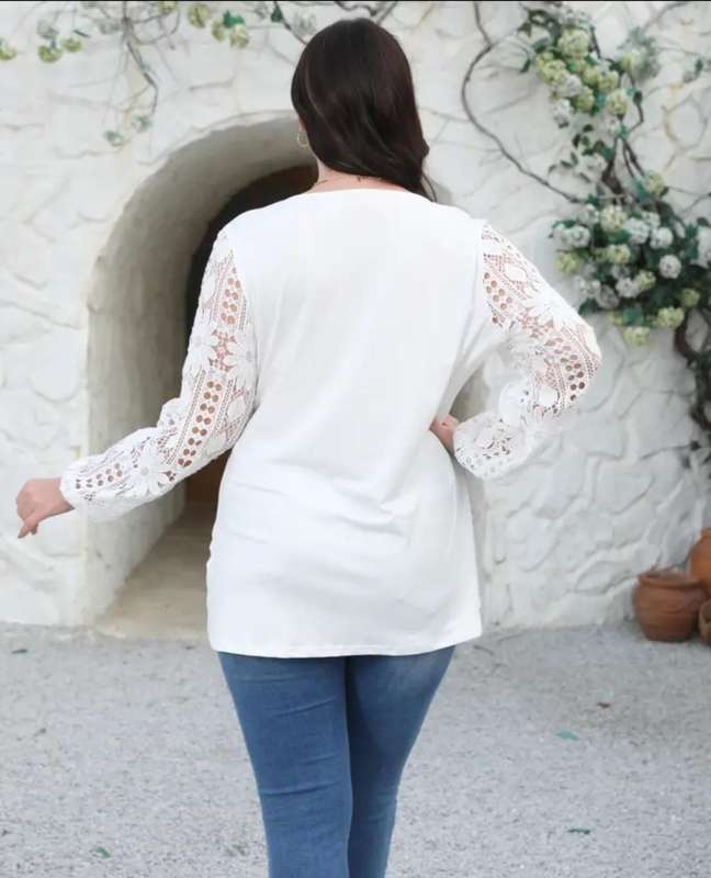 Stunning long sleeve Top:  XL