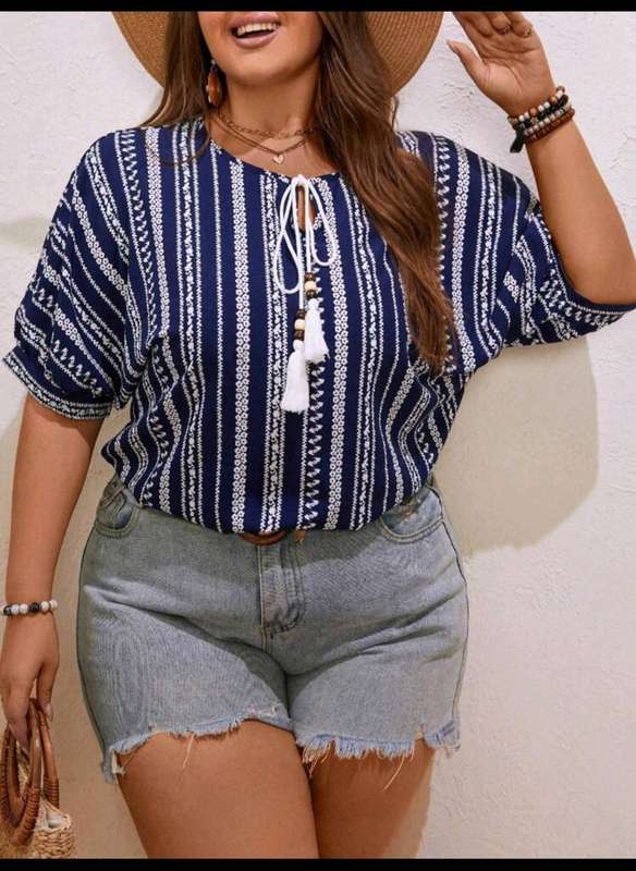 Stunning  Top: 4XL