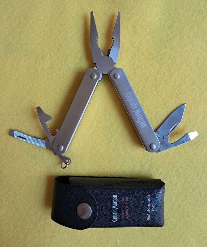 Multi tool in pouch - Captain Morgan