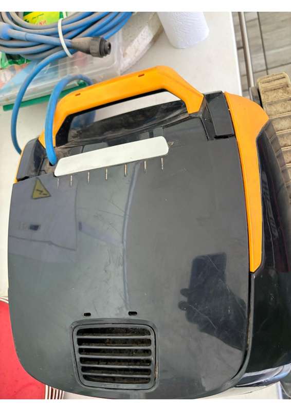 Dolphin E20 Robotic Swimming Pool Cleaner