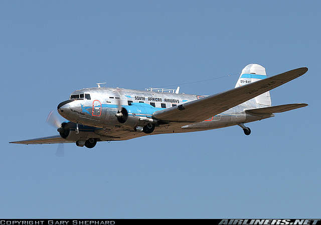 DC-3 SUID-AFRIKAANSE LUGDIENS ZS-BXF "Klapperkop" Snap-Fit ABS Plastic Model Scale : 1/100