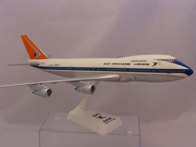 South African Airways ZS-SAN "Lebombo" B747-200 Snap-Fit Plastic Scale 1/200 MIB