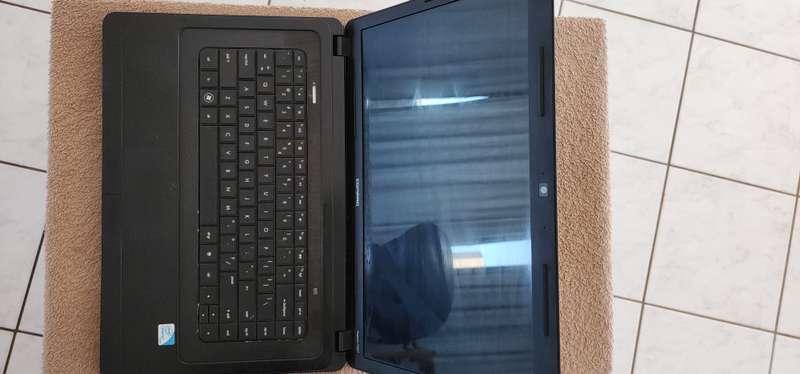 HP Compaq Presario CQ57-215SI 2.3GHz 925 15.6" 1366 x 768pixels Black Notebook