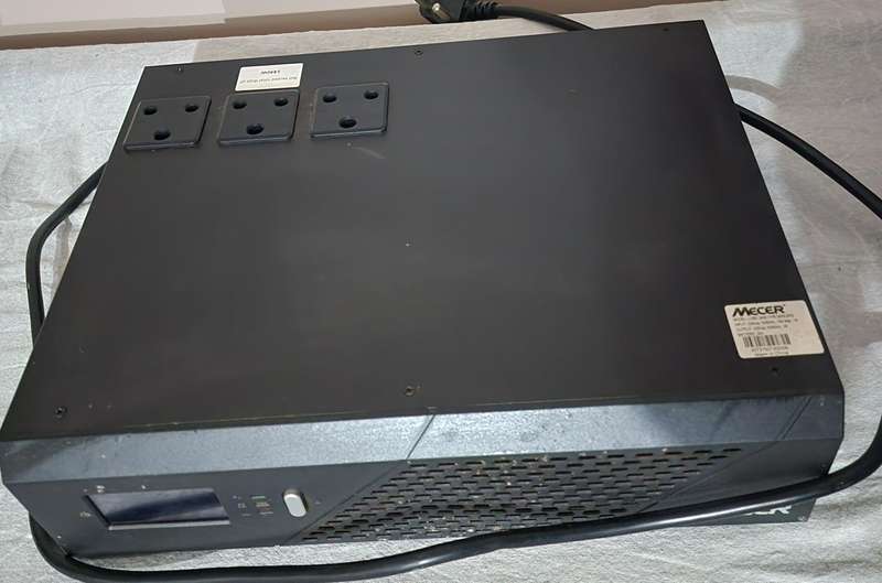 Mecer 2400VA (1440W) 24V Inverter (UPS) For Parts or Repair
