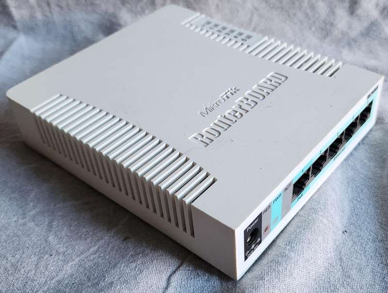 Switch MIKROTIK Cloud Smart Switch RB260GS, 5-port Gigabit, SFP cage, SwOS