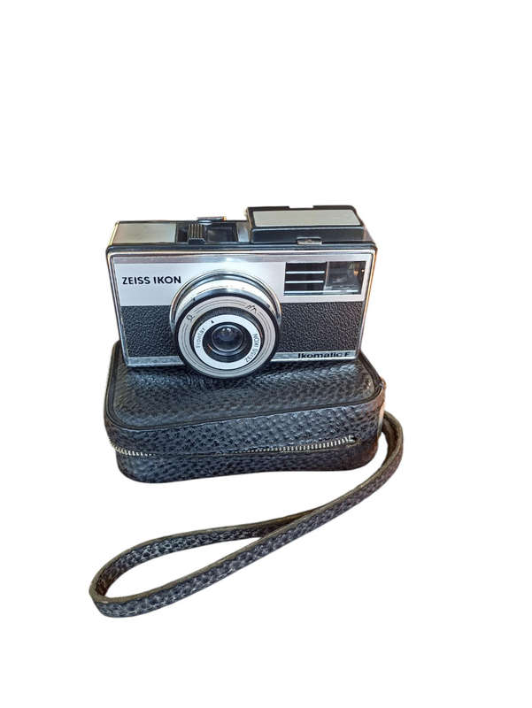 Vintage Zeiss Ikon Ikomatic F Camera with leather carry case