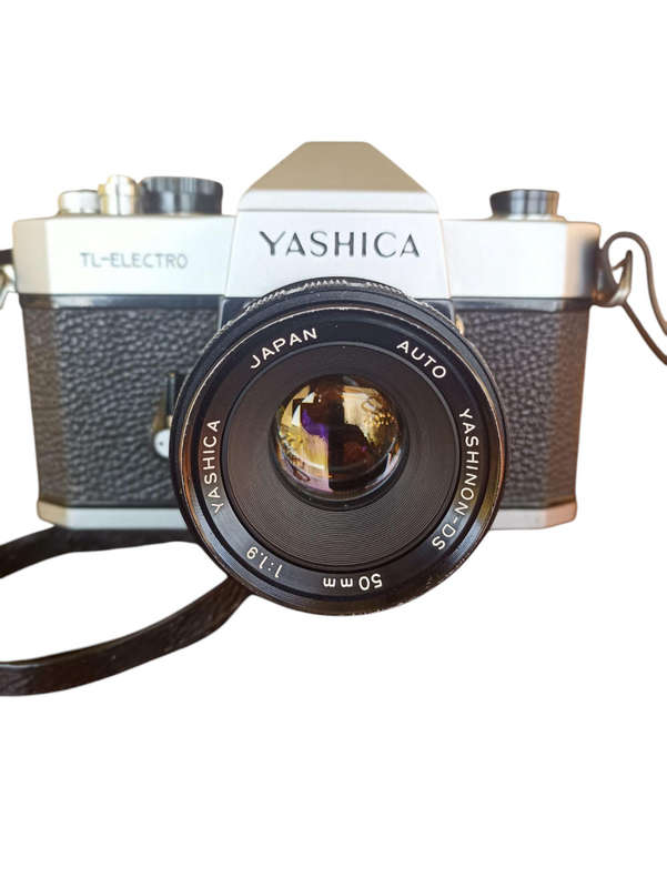 Vintage Yashica TL Electro 35mm camera 1:19 50mm Yashinion D lens /carry case