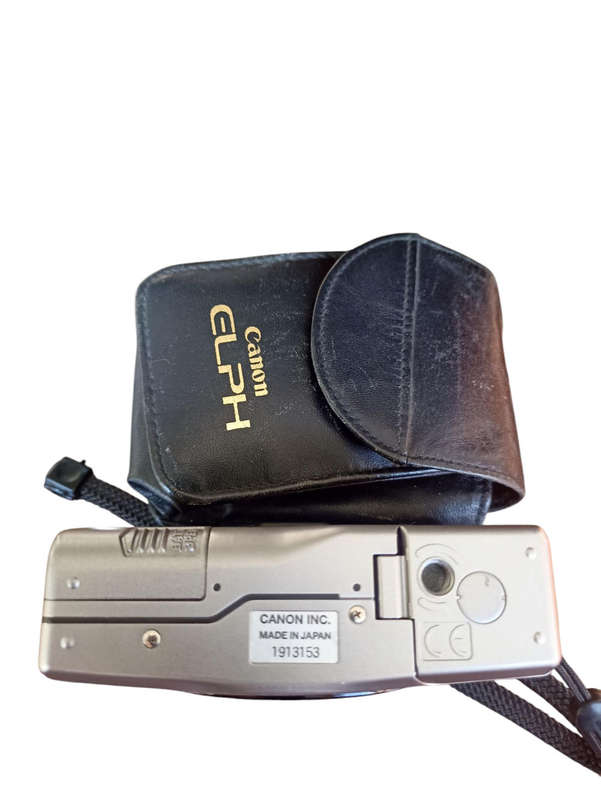 Canon ELPH 370z point &shoot 35mm Camera with leather case