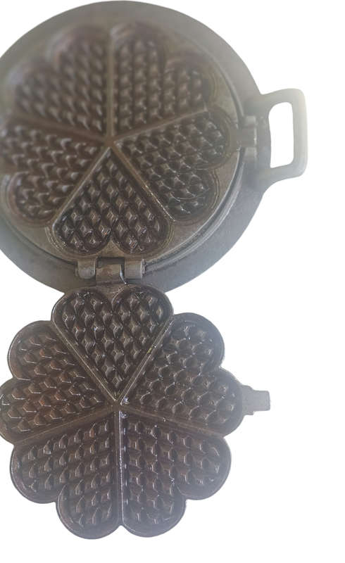 Big heavy Antique German Cast Iron Heart Waffle maker with holding ring and recipe-Dia. 32 cm