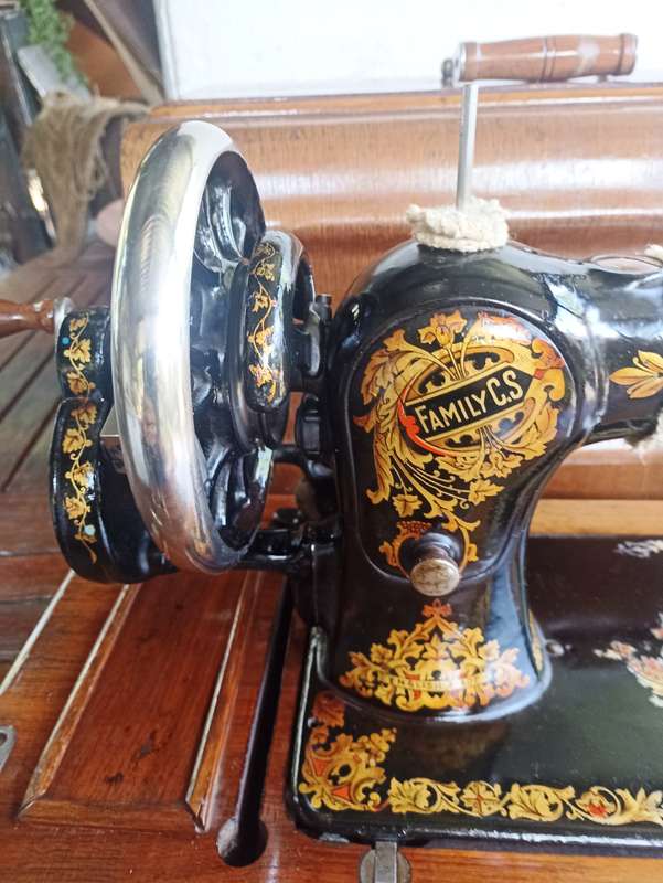 Vintage Jones Family C.S. English made-serial 430737-Crank Sewing Machine- good working condition